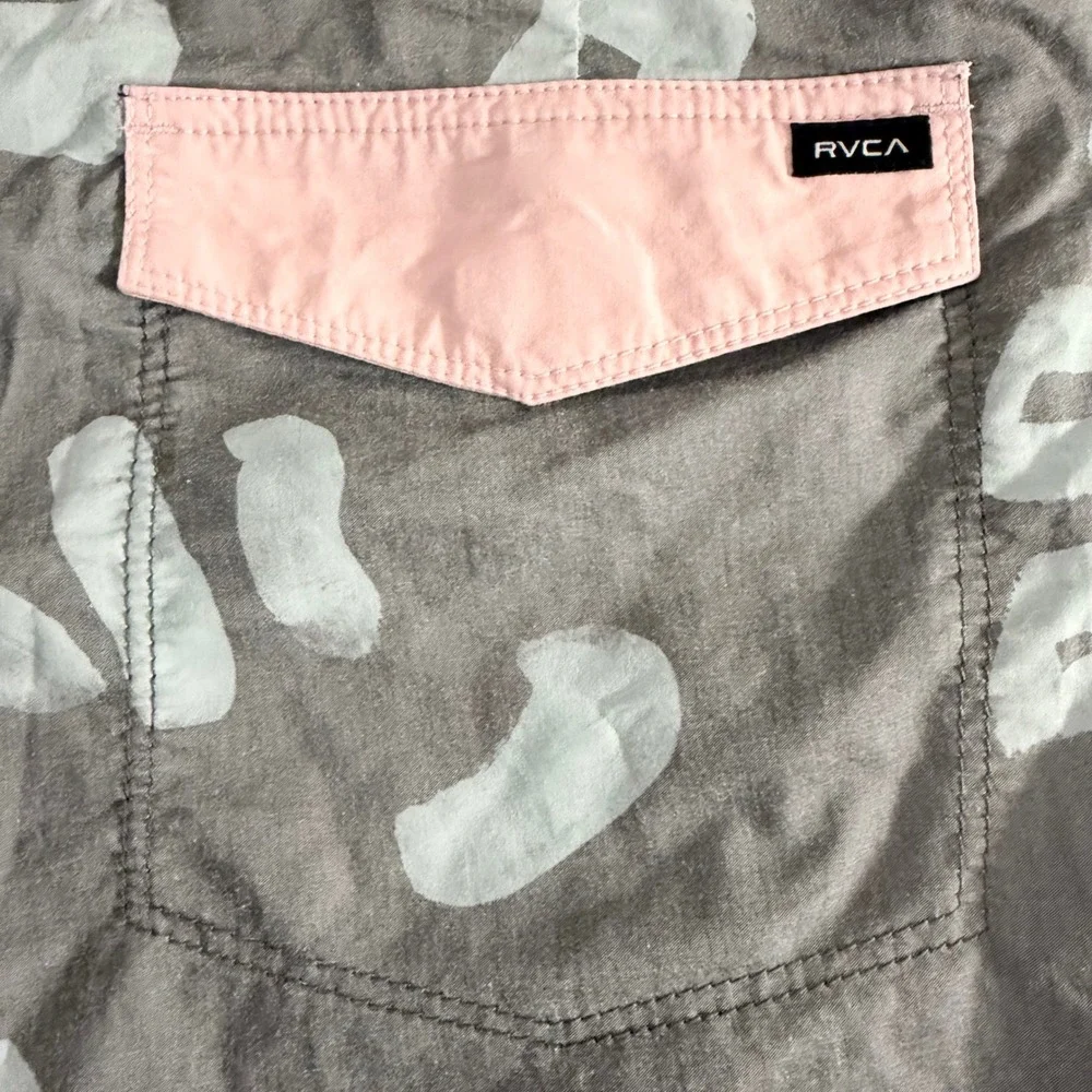 RVCA Mens 30 Board Shorts Grey Sarah Delaney Artist Network Program M101WRSD